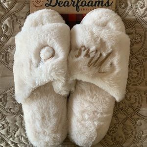 COPY - Mrs. (bride) fuzzy Slippers